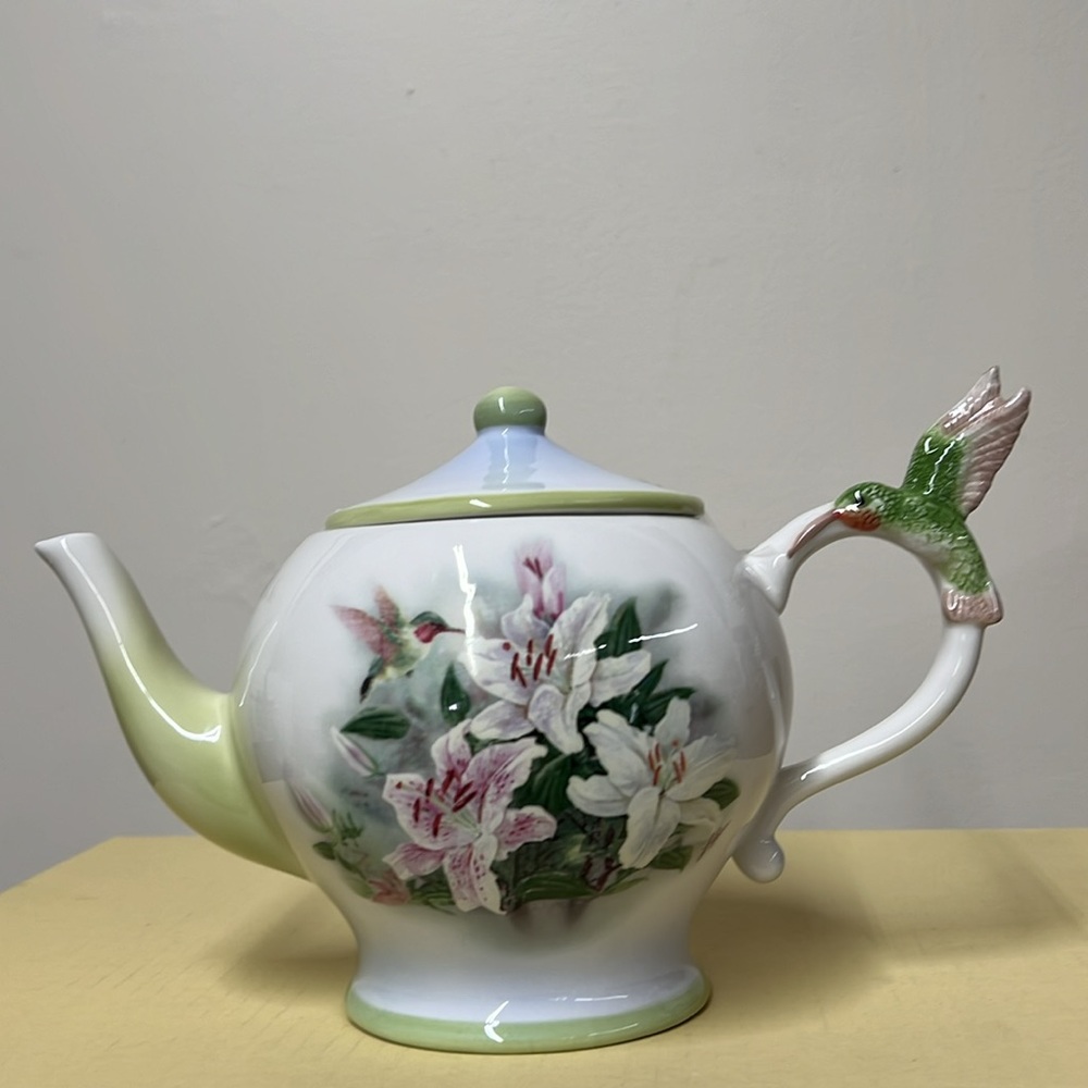 Tea pot